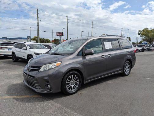 2018 Toyota Sienna XLE Premium