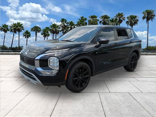Labrador Black Pearl 2022 Mitsubishi Outlander Black Edition