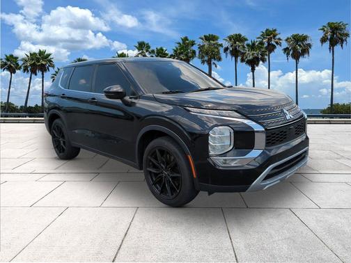 Labrador Black Pearl 2022 Mitsubishi Outlander Black Edition