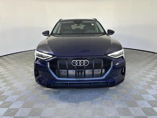 2022 Audi e-tron Premium