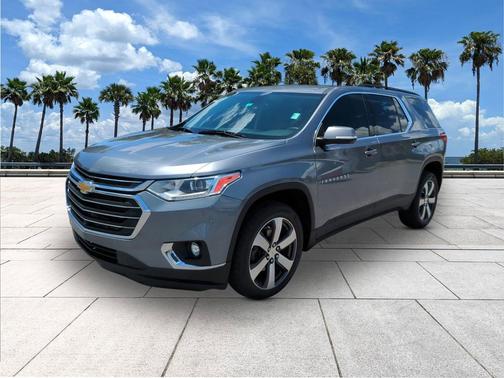 Satin Steel Metallic 2021 Chevrolet Traverse LT Leather