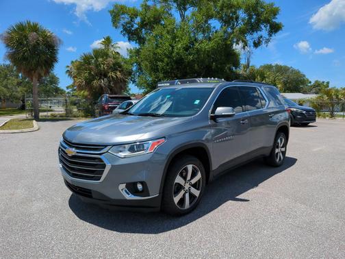 Satin Steel Metallic 2021 Chevrolet Traverse LT Leather