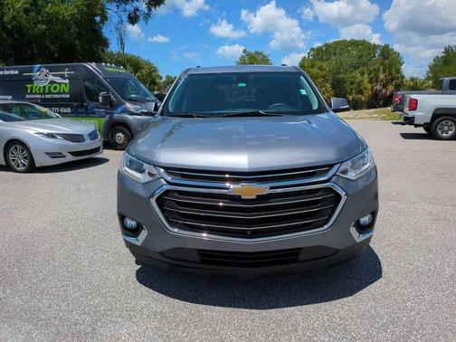 Satin Steel Metallic 2021 Chevrolet Traverse LT Leather