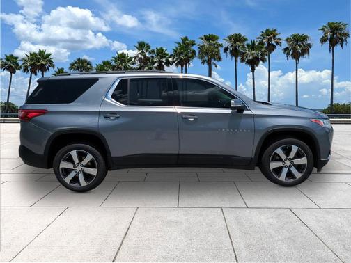 Satin Steel Metallic 2021 Chevrolet Traverse LT Leather
