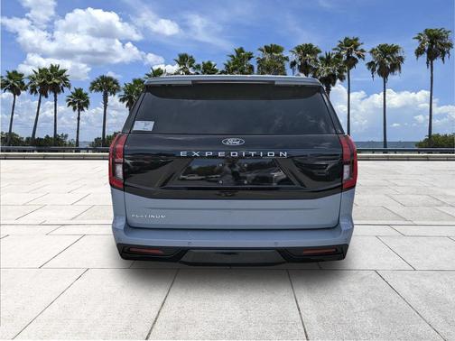 Glacier Gray Metallic Tri-Coat 2027 Ford Expedition Platinum