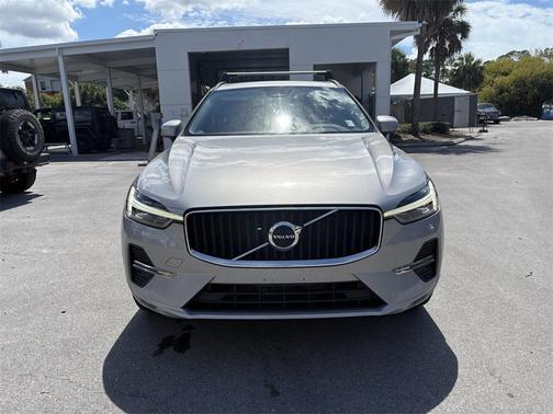 2022 Volvo XC60 B5 Momentum