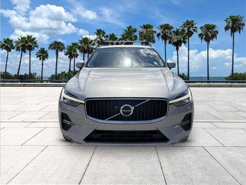 2022 Volvo XC60 B5 Momentum