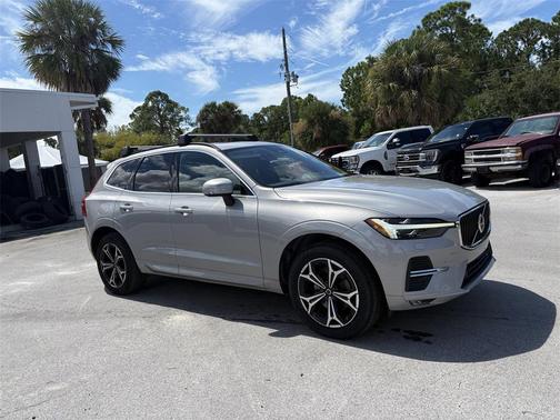 2022 Volvo XC60 B5 Momentum