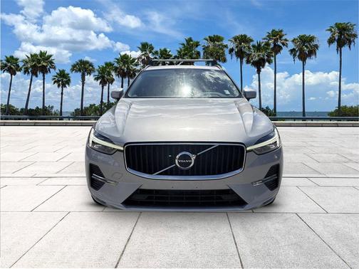 2022 Volvo XC60 B5 Momentum