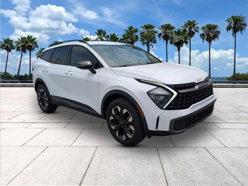 Glacial White Pearl 2023 Kia Sportage X-Line