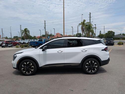 Glacial White Pearl 2023 Kia Sportage X-Line