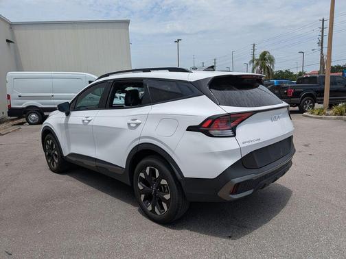 Glacial White Pearl 2023 Kia Sportage X-Line