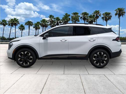 Glacial White Pearl 2023 Kia Sportage X-Line