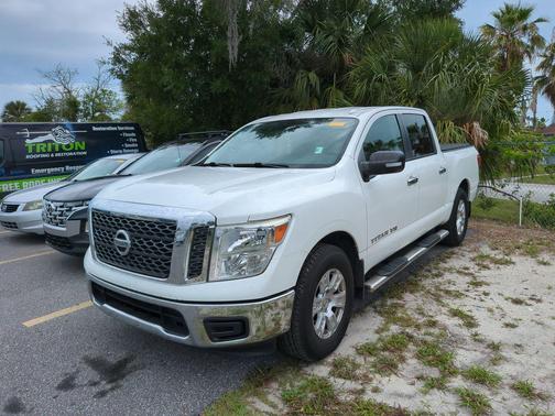 Glacier White 2018 Nissan Titan SV