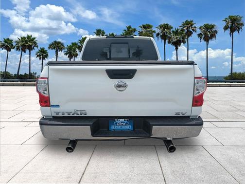Glacier White 2018 Nissan Titan SV