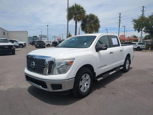 Glacier White 2018 Nissan Titan SV