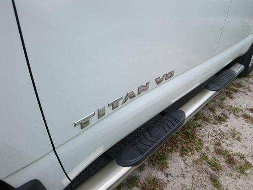Glacier White 2018 Nissan Titan SV