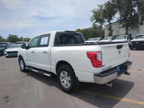 Glacier White 2018 Nissan Titan SV