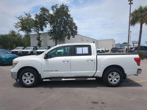 Glacier White 2018 Nissan Titan SV