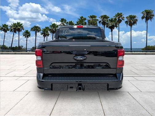 Shadow Black 2026 Ford Maverick Lobo Standard