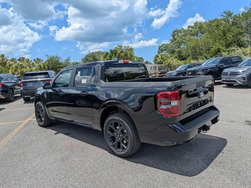 Shadow Black 2026 Ford Maverick Lobo Standard