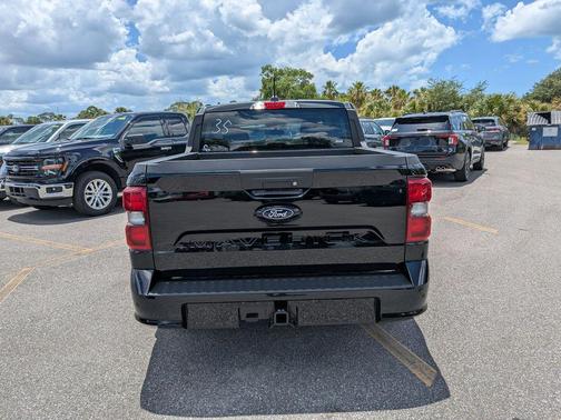Shadow Black 2026 Ford Maverick Lobo Standard