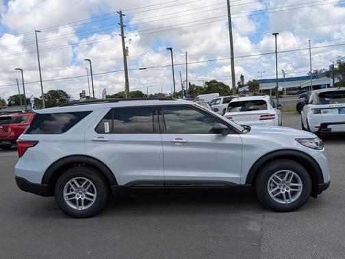 Space White Metallic 2026 Ford Explorer Active
