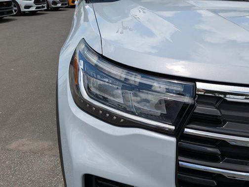 Space White Metallic 2026 Ford Explorer Active