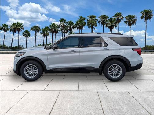 Space White Metallic 2026 Ford Explorer Active