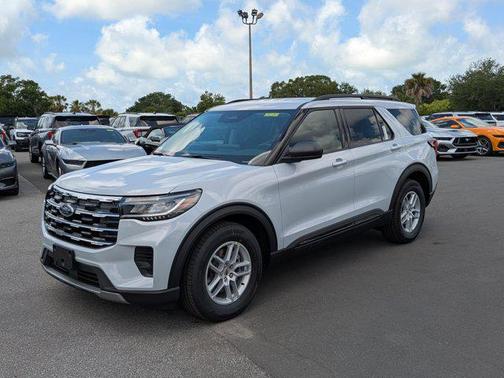 Space White Metallic 2026 Ford Explorer Active