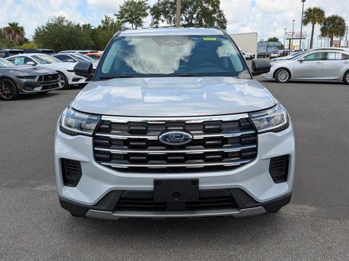 Space White Metallic 2026 Ford Explorer Active