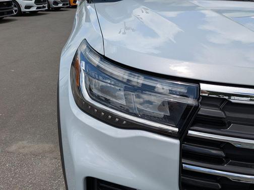 Space White Metallic 2026 Ford Explorer Active