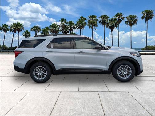 Space White Metallic 2026 Ford Explorer Active