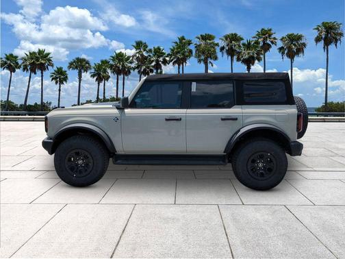 Desert Sand 2026 Ford Bronco Outer Banks