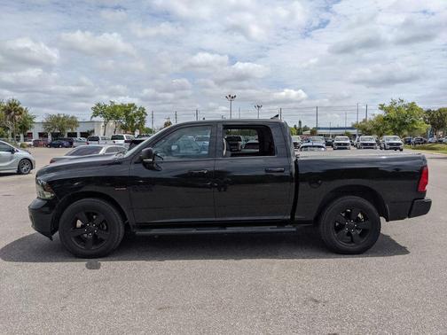 Brilliant Black Crystal Pearlcoat 2018 RAM 1500 Big Horn