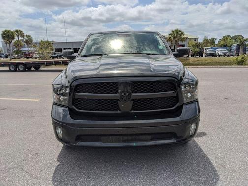 Brilliant Black Crystal Pearlcoat 2018 RAM 1500 Big Horn