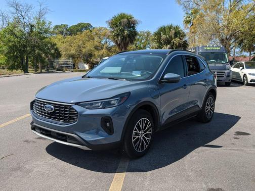 2025 Ford Escape PHEV SE