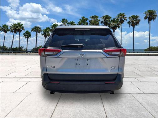 Silver Sky Metallic 2022 Toyota RAV4 XLE