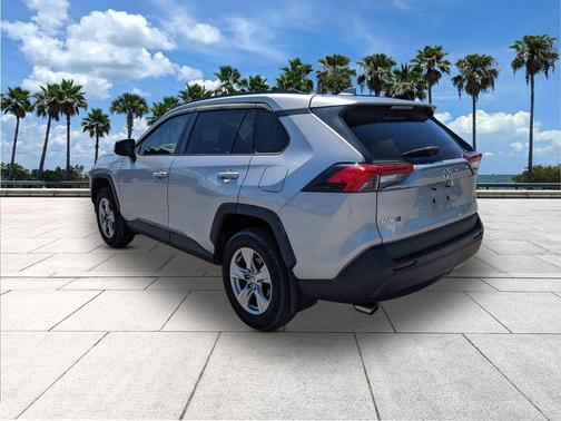 Silver Sky Metallic 2022 Toyota RAV4 XLE