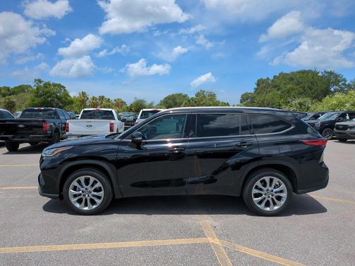 Midnight Black Metallic 2023 Toyota Highlander Limited