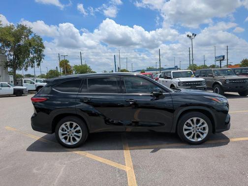Midnight Black Metallic 2023 Toyota Highlander Limited