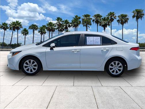 Ice Cap 2024 Toyota Corolla LE