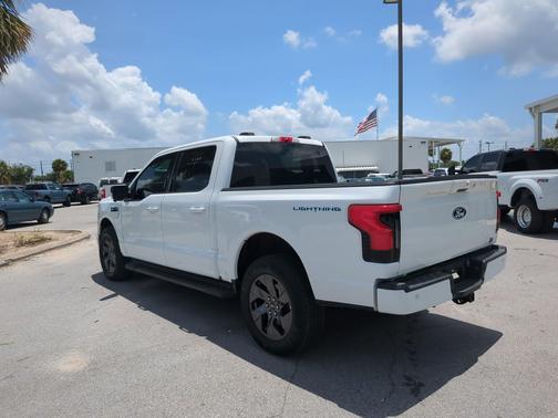 Oxford White 2024 Ford F-150 Lightning Flash