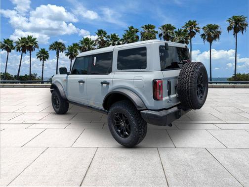 Avalanche Gray 2026 Ford Bronco Badlands