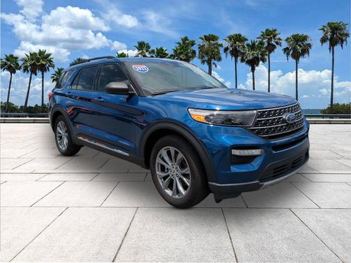 ATLAS BLUE METALLIC 2022 Ford Explorer XLT