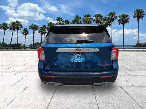 ATLAS BLUE METALLIC 2022 Ford Explorer XLT