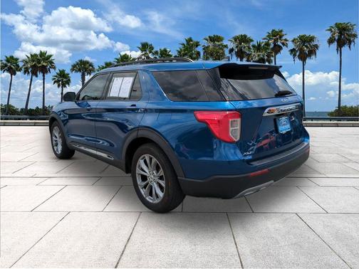 ATLAS BLUE METALLIC 2022 Ford Explorer XLT