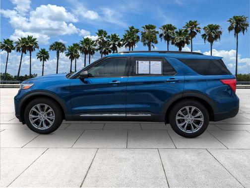 ATLAS BLUE METALLIC 2022 Ford Explorer XLT