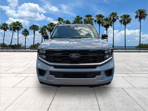 Glacier Gray Metallic Tri-Coat 2026 Ford Expedition Platinum