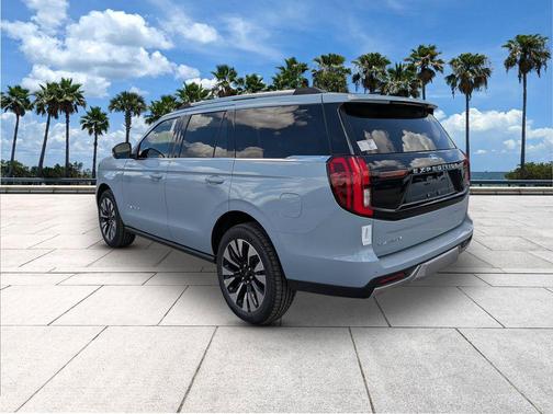 Glacier Gray Metallic Tri-Coat 2026 Ford Expedition Platinum